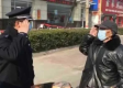 患癌老民警在派出所外深情敬礼，警民情深与时代精神的闪耀