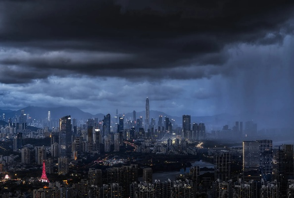深圳暴雨瞬间天黑,城市在雨幕中的惊心动魄 深圳暴雨瞬间天黑,城市在雨幕中的惊心动魄